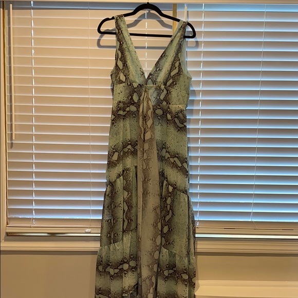 Dress - Picture 4 of 4